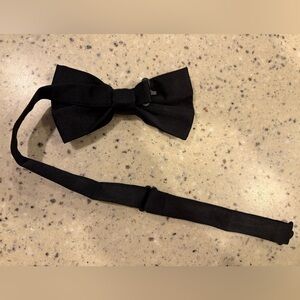 Classic Black Pre-tied Bow Tie for Men